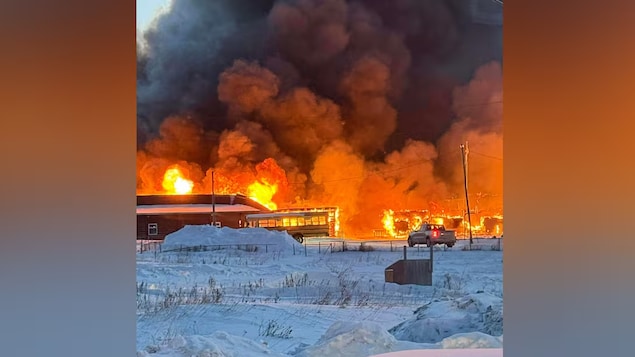 You are currently viewing Un incendie détruit l’école de la Première Nation de Berens River