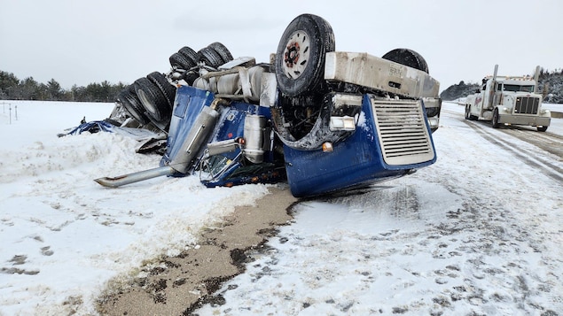 You are currently viewing Accidents et fermeture de tronçons sur l’autoroute 401