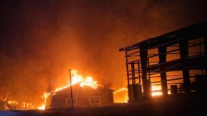 Read more about the article L’incendie dans l’ancienne usine de transformation sur l’Île-de-Lamèque est suspect