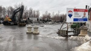 Read more about the article Un incendie ravage un bâtiment commercial à Victoriaville