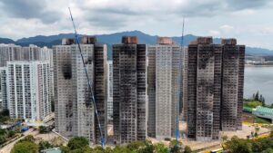 Read more about the article Hong Kong : des habitants retrouvent leur logement après l’incendie qui a fait 168 morts