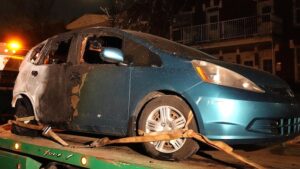 Read more about the article Incendie suspect de deux véhicules à Verdun, un immeuble résidentiel évacué