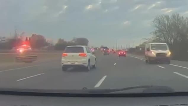 You are currently viewing Accident mortel à contresens sur l’autoroute 401 : deux policiers subiront un procès
