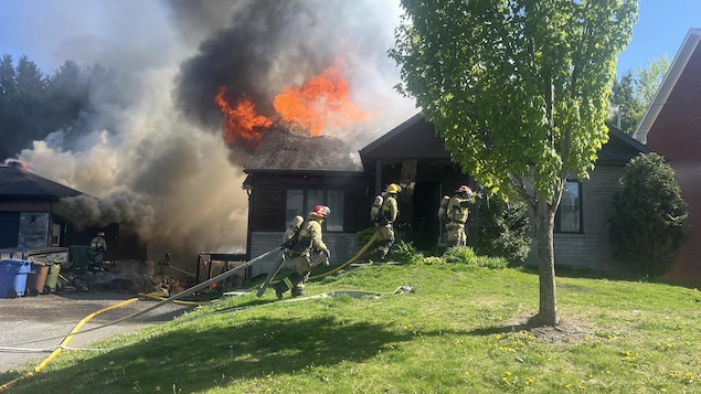 Read more about the article Deux résidences de Cowansville frappées par un incendie majeur