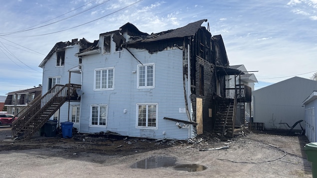 Read more about the article Un incendie a ravagé un immeuble de logements à Jonquière