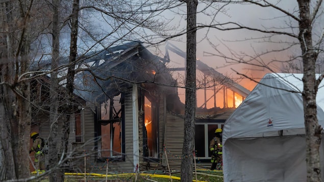 You are currently viewing Une maison détruite dans un incendie suspect à Québec