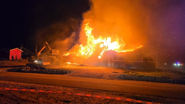 Read more about the article Incendie à Pakua Shipi : bien qu’ébranlée, la communauté se mobilise