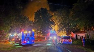 Read more about the article Un cheval et des poules meurent dans un important incendie