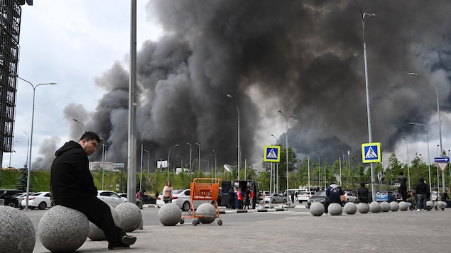 Read more about the article Une attaque de drones ukrainienne provoque l’incendie d’une raffinerie de pétrole russe